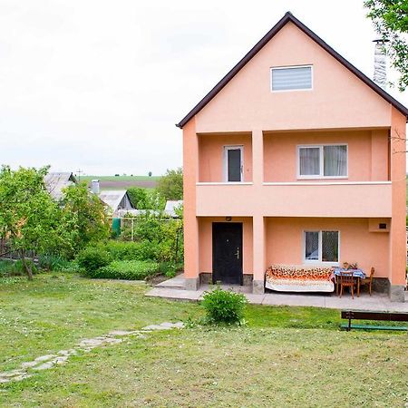 Guest House Cherepaha Kamianets-Podilskyi Exterior photo